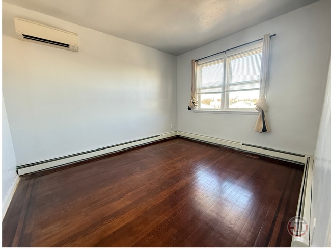 Photo - 2889 E 195th St