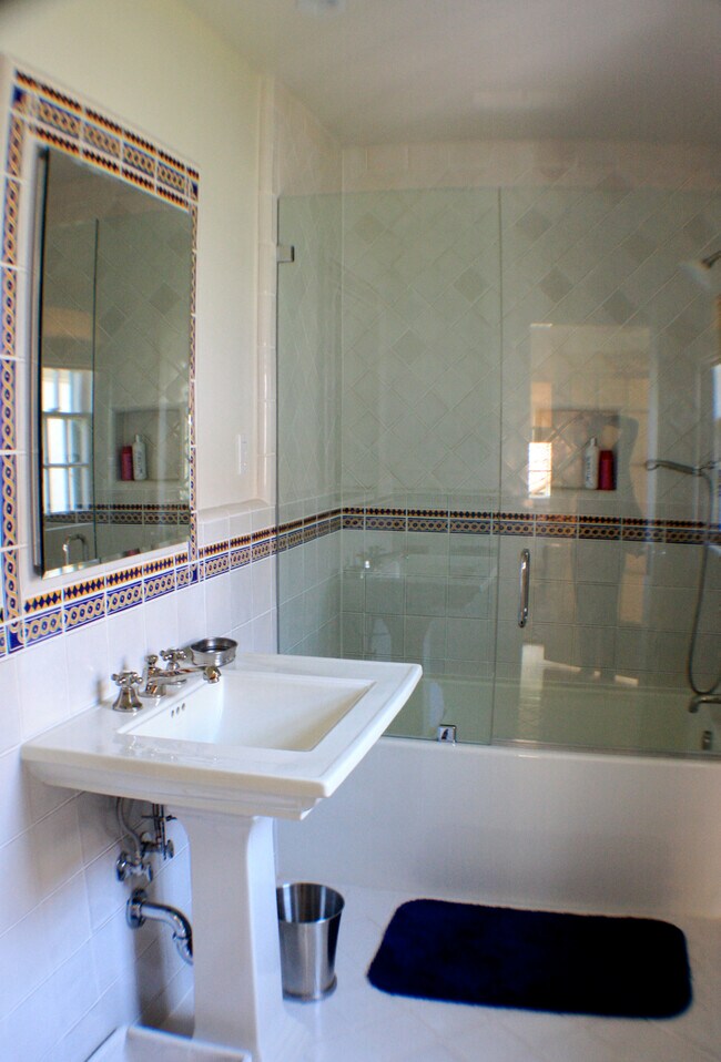 bath/shower - 119 W Mason St