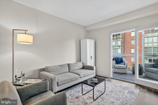 Photo - 1050 N Taylor St Unidad 1-313