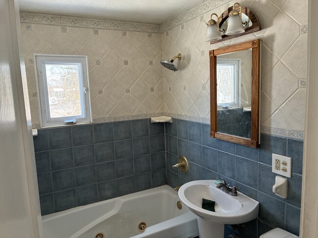 Photo - 19 College Dr