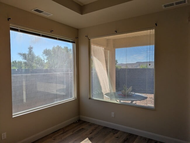 Photo - 951 N Main St