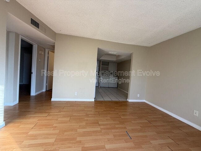 Photo - 8010 E Oak St