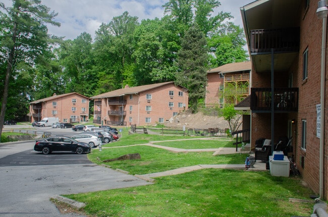 Hollow Run Apartments