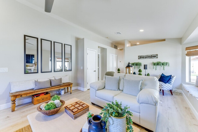 1120 N Val Vista Dr Unit SI FL1-ID1546307P