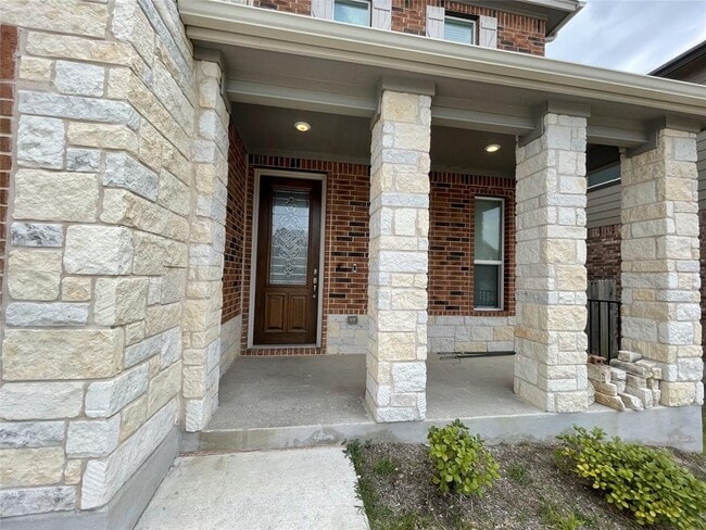 Photo - 541 Ayinger Ln