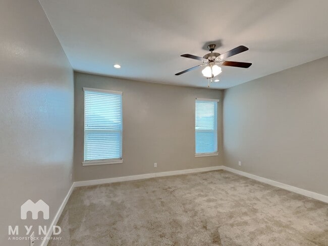 Photo - 1016 Blooming Prairie Trail