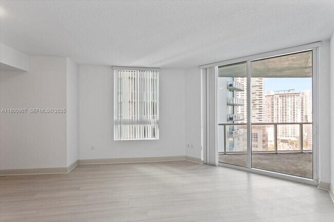 Photo - 1900 N Bayshore Dr