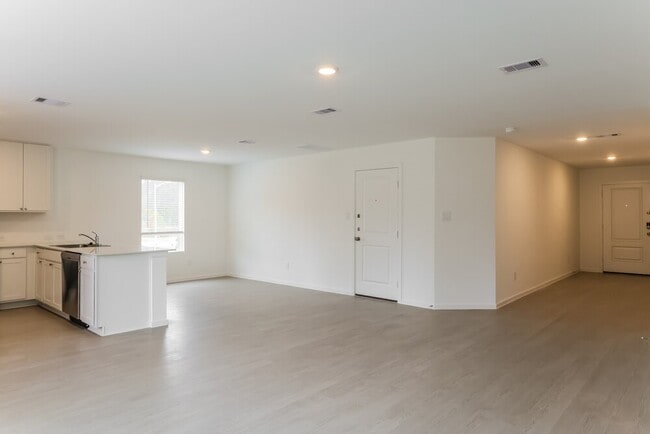 Photo - 2084 Cedar Way Dr