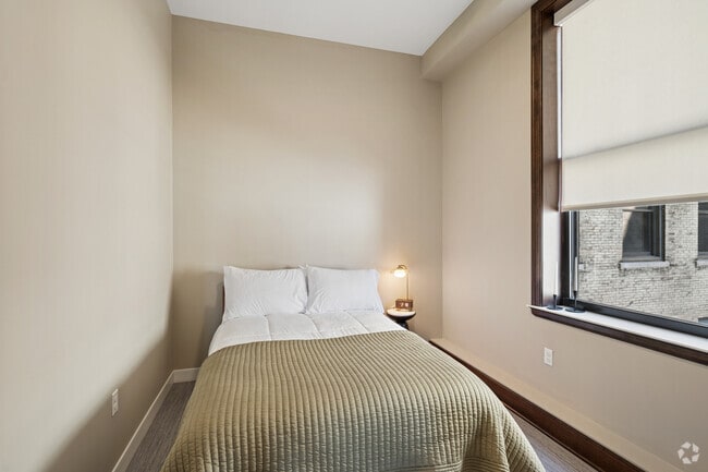 A17 1BR, 1BA w/Den - 921SF - Den
