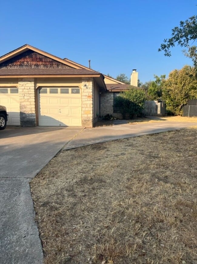 Building Photo - 932 Unit B