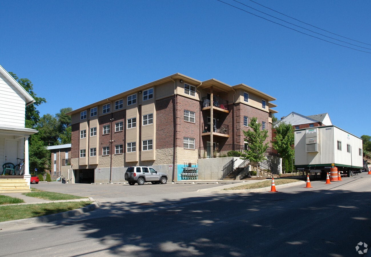 Photo - 215 Louis St Apartments