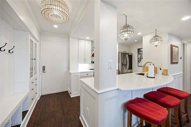 Photo - 555 Park Shore Dr Unidad B408