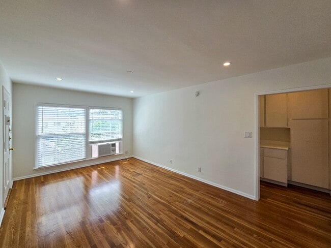 Photo - Charming Studio - Prime Los Feliz Location! Unidad 4635 #3