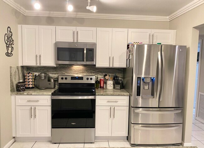 Photo - 480 Azure Ave