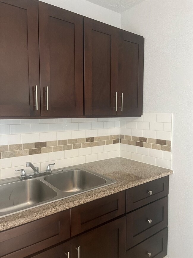 Building Photo - 10414 Norvic St Rental