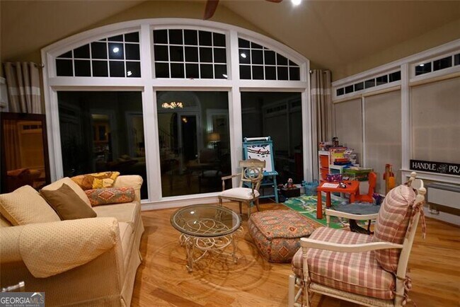 Photo - 1015 Forest Overlook Trail SW