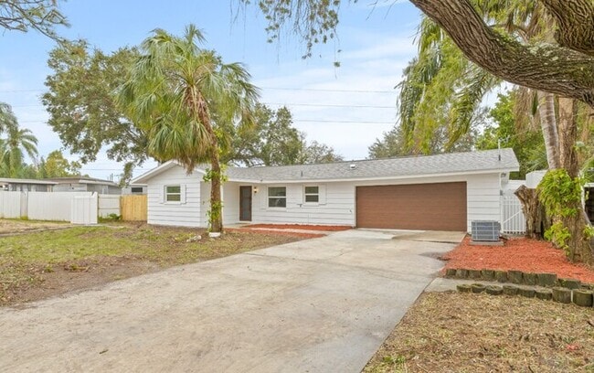 Photo - Home For Rent in Clearwater Manor!