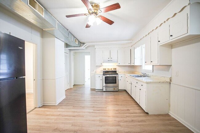 3 Charles St Unit 2L