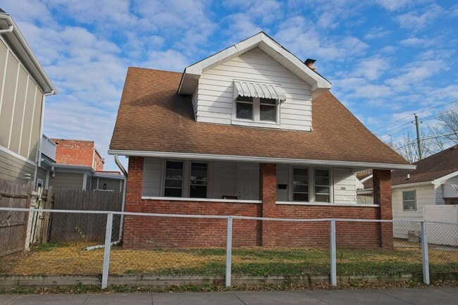 Building Photo - 447 N Beville Ave