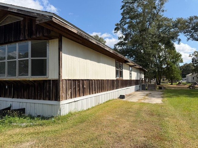Photo - Spacious 3/2 available now!