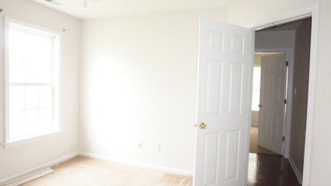 Photo - 104 Nesting Ln