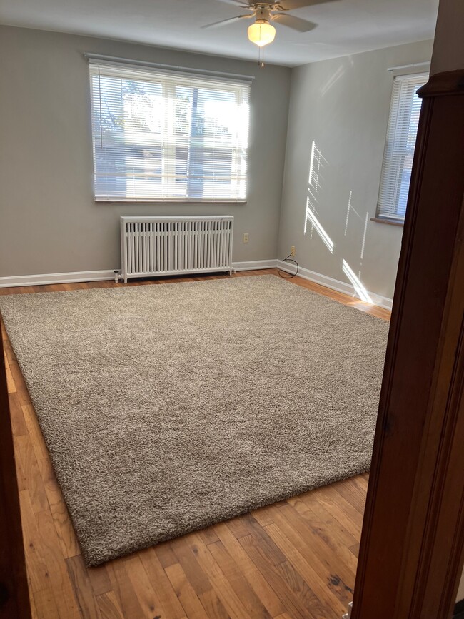 living room - 4322 Schenck Ave Unit #6
