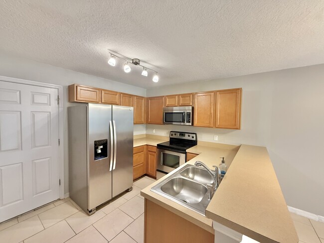 Photo - 609 Cresting Oak Cir