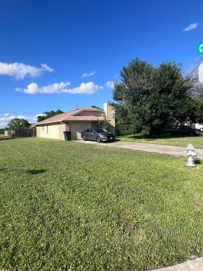 Building Photo - 2101 Carousel Dr Rental