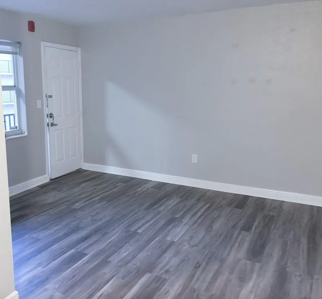 Photo - 241 S Royal Poinciana Blvd Unidad 201