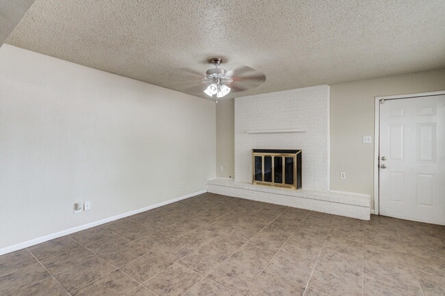 Photo - 5017 46th St