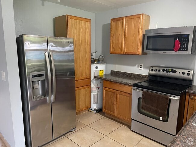Building Photo - 413 NE 24th Pl Unit 413 Rental