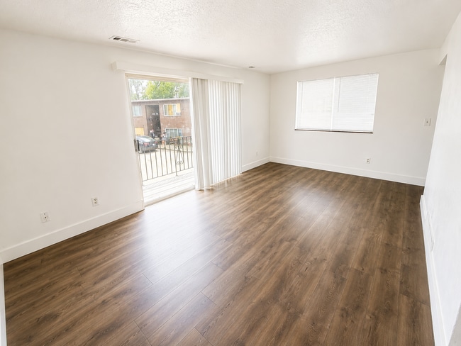 Building Photo - 752 Irving St Unit 752 Apt 4