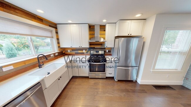 Photo - 1346 Bonsella St