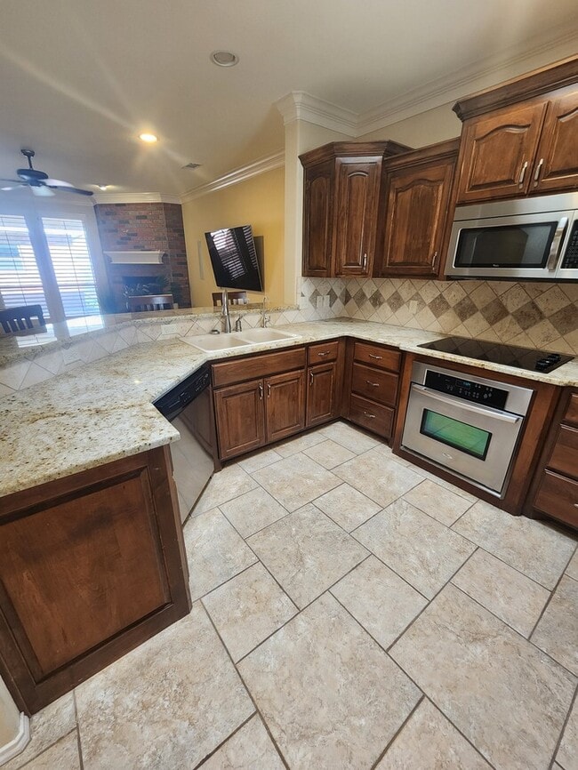 Photo - 3 bed 2 bath patio home, 3 car garage!