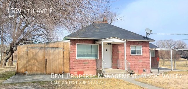 3 Bedroom 1 Bath House on a Large Lot - 3 Bedroom 1 Bath House on a Large Lot