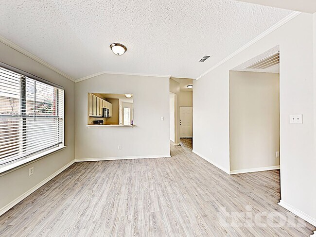 Photo - 2308 Stagecoach St