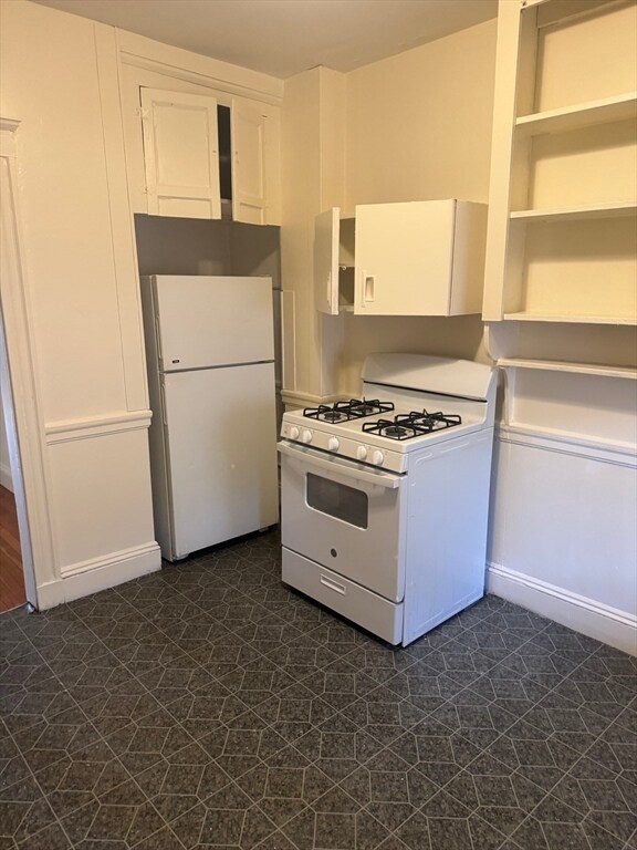 Building Photo - 332 Salem St Unit 5