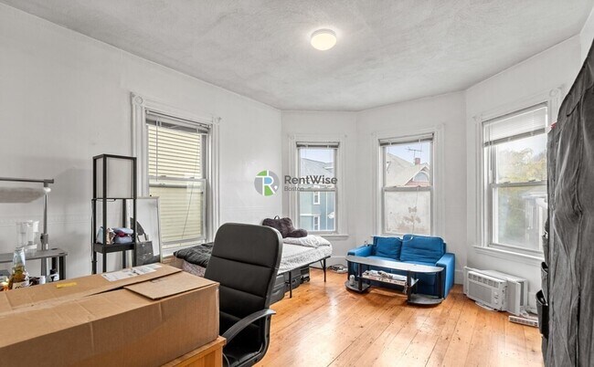 78 Hillside St Unit 3
