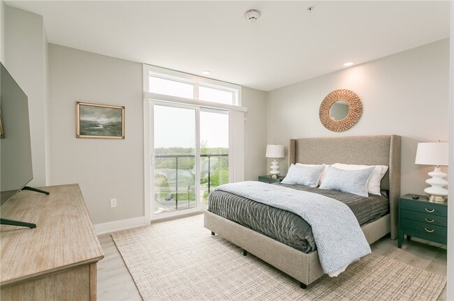 Photo - 205 Lakeshore Dr