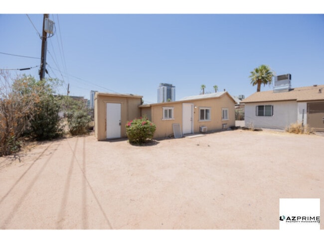 Building Photo - Modern And Comfortable 1/1 Apartment In Phoenix Offering Stylish Living In A Highly Desirable And Ce