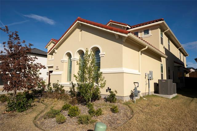 Photo - 10904 Hollydale Ln