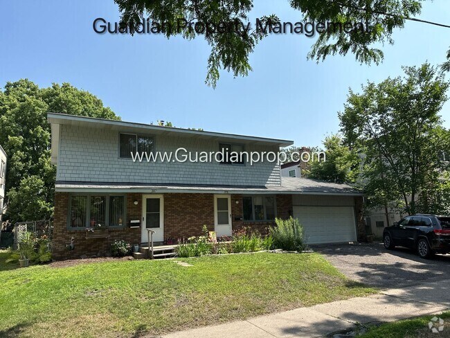 Building Photo - Marcy Holmes Side By Side Duplex, Laundry,... Rental