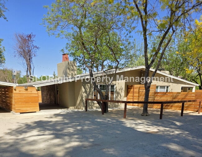 Building Photo - AVAILABLE NOW - 1 bed, 1 bath renovated units in Santa Margarita