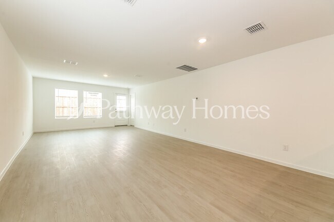 Photo - 3009 Burmese St