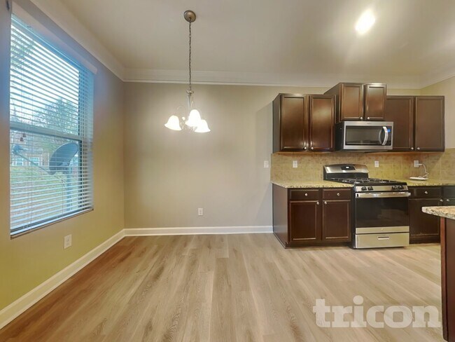 Photo - 1308 Worcester Trail