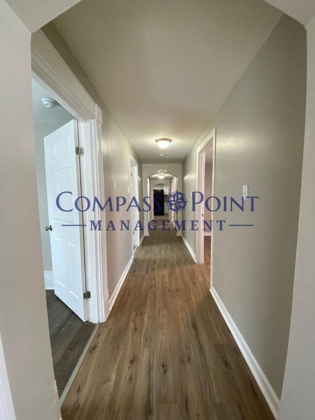 Photo - This huge 4 bedroom 1 bathroom house is Now Available!!