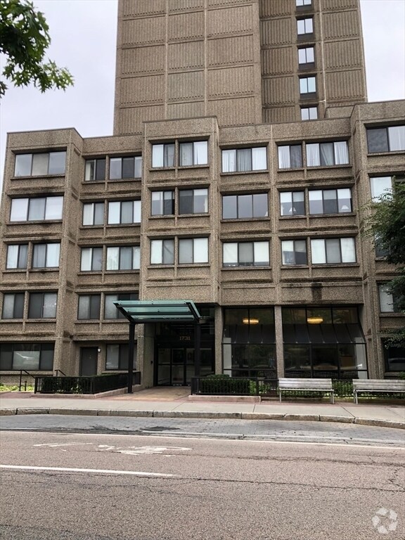 Building Photo - 1731 Beacon St Unit 523 Rental