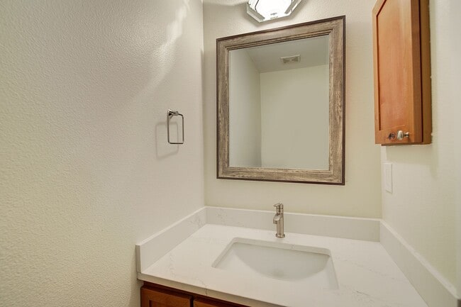 Photo - 2bd/2.5ba Kirkland Townhome