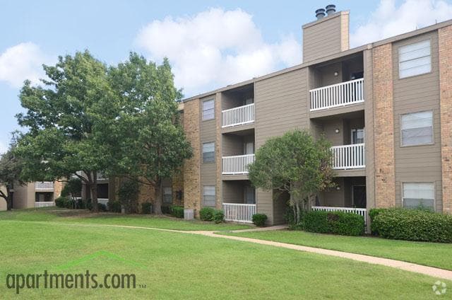 Creek at Brookhollow Apartments