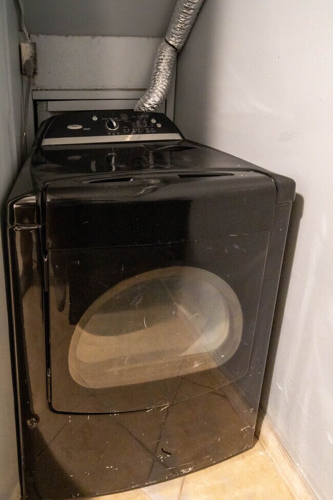 Photo - 1714 E St NE